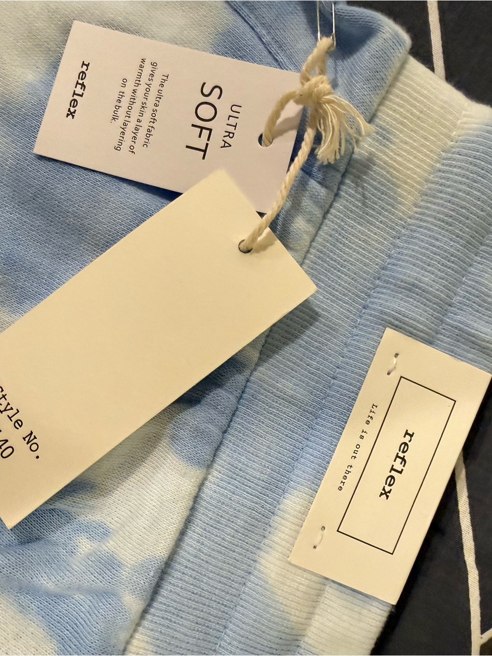 NWT Reflex Super Soft Light Blue and Cream Tie-Dye Knit Shorts - Size Mefium - Picture 3 of 4
